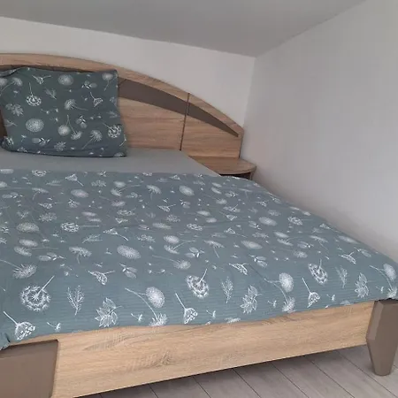 Am Waldrand 1 *